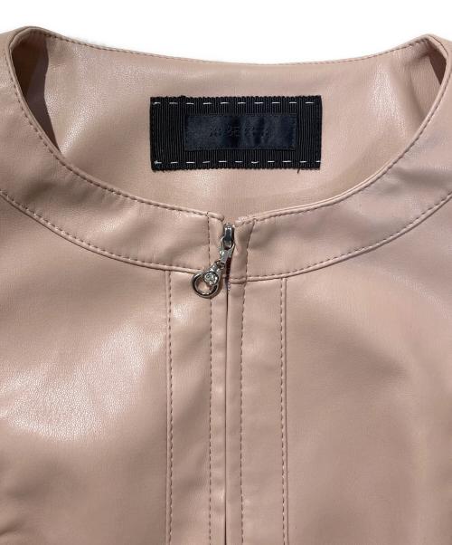 TO BE CHIC（トゥービーシック）TO BE CHIC (トゥービーシック) フリルフェイクレザージャケット ピンク サイズ:SIZE40の古着・服飾アイテム