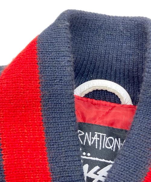 stussy（ステューシー）stussy (ステューシー) スタジャン グレー×ホワイト サイズ:Ⅿの古着・服飾アイテム