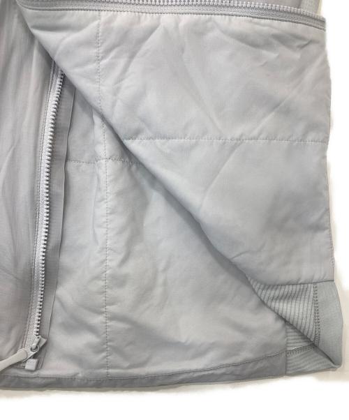 ARC'TERYX（アークテリクス）ARC'TERYX (アークテリクス) ATOM SL HOODY グレー サイズ:xsの古着・服飾アイテム