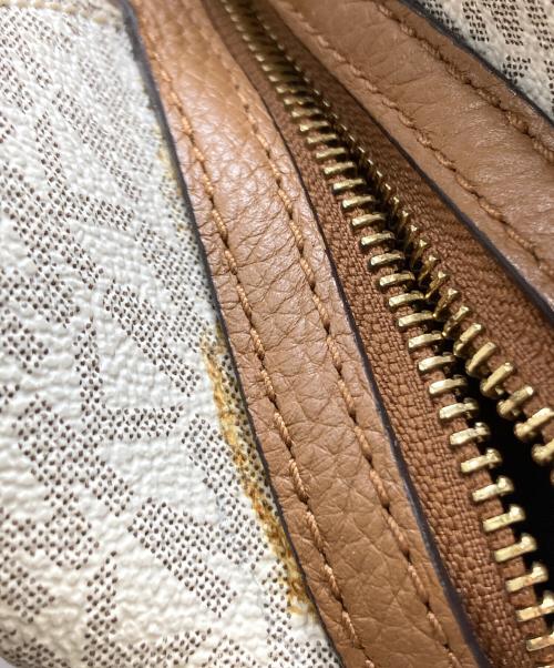 MICHAEL KORS（マイケル・コース）MICHAEL KORS (マイケル・コース) チェーンショルダーバッグ ホワイトの古着・服飾アイテム