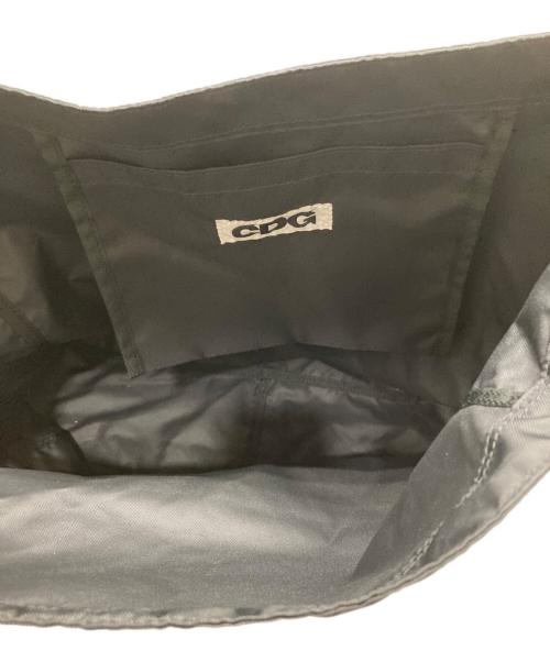 CDG（シーディージー）CDG (シーディージー) ナイロンショルダーバッグ ブラックの古着・服飾アイテム