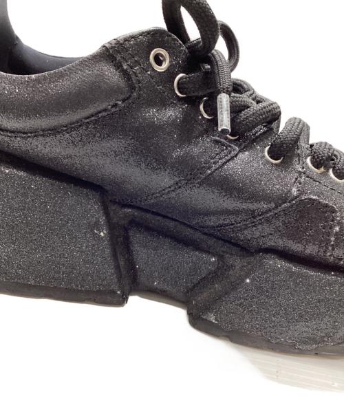 MM6 Maison Margiela（エムエムシックスメゾンマルジェラ）MM6 Maison Margiela (エムエムシックスメゾンマルジェラ) ラメオーバーソールスニーカー ブラック サイズ:SIZE 37の古着・服飾アイテム