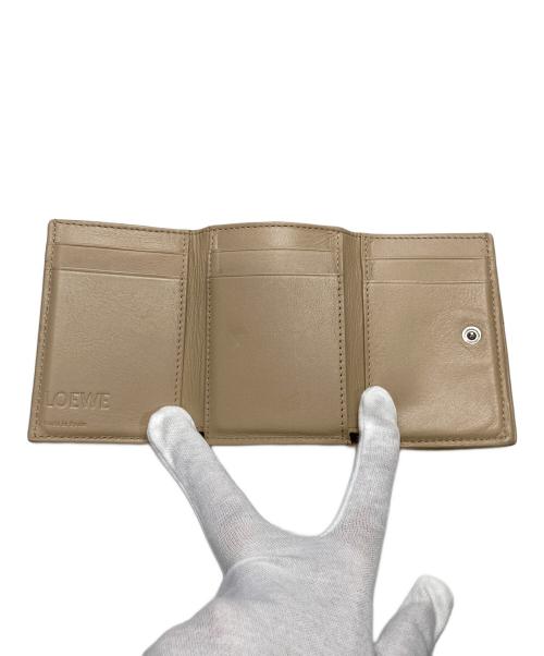 LOEWE（ロエベ）LOEWE (ロエベ) ANAGRAM TRIFOLD WALLET ベージュの古着・服飾アイテム