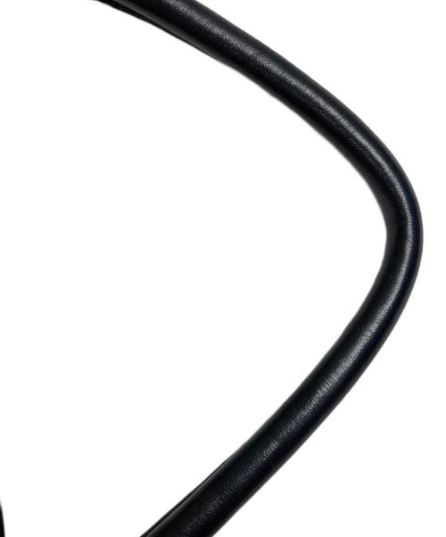 ANYA HINDMARCH（アニヤ・ハインドマーチ）ANYA HINDMARCH (アニヤ・ハインドマーチ) タッセルレザーワンショルダーバッグ ブラック サイズ:FREEの古着・服飾アイテム