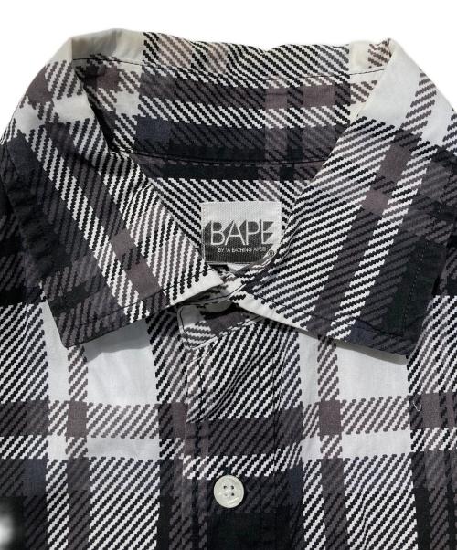 BAPE BY A BATHING APE（ベイプバイアベイシングエイプ）BAPE BY A BATHING APE (ベイプバイアベイシングエイプ) 半袖シャツ グレー サイズ:Lの古着・服飾アイテム