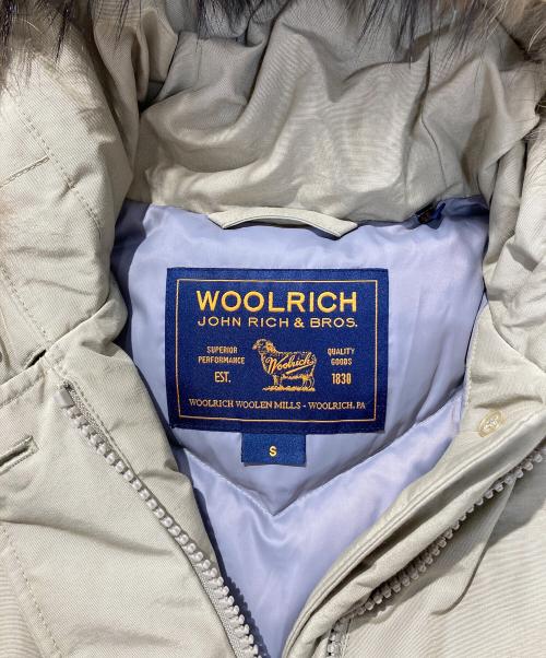 WOOLRICH（ウールリッチ）WOOLRICH (ウールリッチ) タヌキファーARCTIC PARKA ベージュ サイズ:Sの古着・服飾アイテム