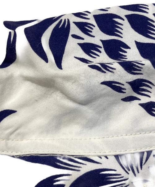 Duke Kahanamoku（デュークカハナモク）Duke Kahanamoku (デュークカハナモク) アロハシャツ ホワイト×ネイビー サイズ:Ｓの古着・服飾アイテム