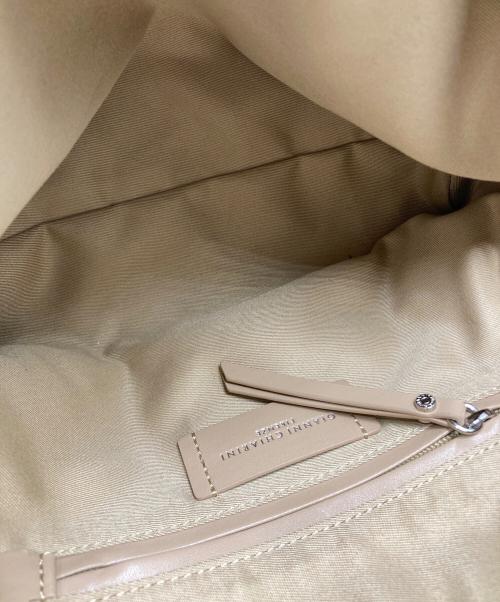 GIANNI CHIARINI（ジャンニ キアリーニ）GIANNI CHIARINI (ジャンニ キアリーニ) 2WAYショルダーバッグ アイボリーの古着・服飾アイテム