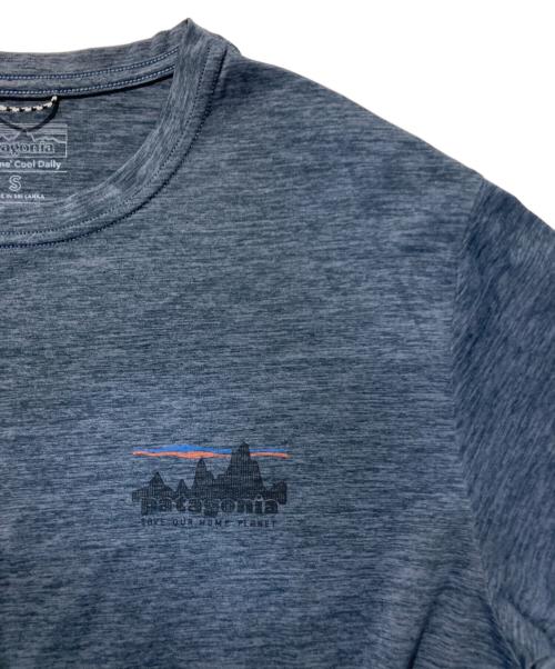 Patagonia（パタゴニア）Patagonia (パタゴニア) Capilene Cool Daily Graphic Shirt グレー サイズ:Sの古着・服飾アイテム