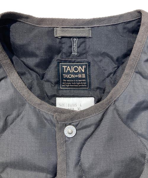 TAION（タイオン）TAION (タイオン) ミリタリークルーネックダウンジャケット オリーブ サイズ:ⅩⅬの古着・服飾アイテム