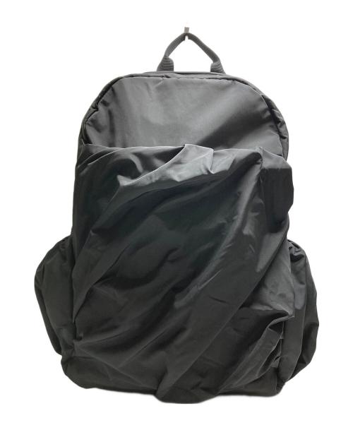 emmi（エミ）emmi (エミ) eco 撥水ギャザーボディーバックパック ブラックの古着・服飾アイテム