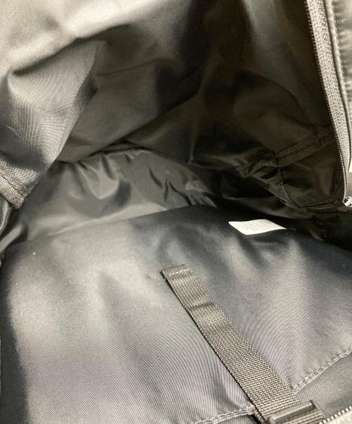 emmi（エミ）emmi (エミ) eco 撥水ギャザーボディーバックパック ブラックの古着・服飾アイテム