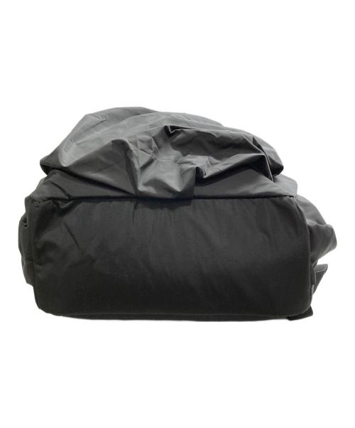 emmi（エミ）emmi (エミ) eco 撥水ギャザーボディーバックパック ブラックの古着・服飾アイテム