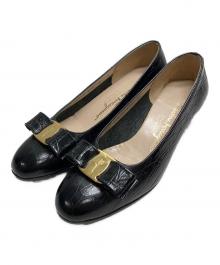 Salvatore Ferragamo（サルヴァトーレ フェラガモ）の古着「クロコ型押しパンプス」｜ブラック