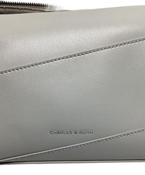 CHARLES & KEITH（チャールズアンドキース）CHARLES & KEITH (チャールズアンドキース) トリンスローチーショルダーバッグ グレーの古着・服飾アイテム