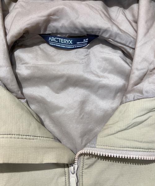 ARC'TERYX（アークテリクス）ARC'TERYX (アークテリクス) Atom Hoody ベージュ サイズ:Sの古着・服飾アイテム