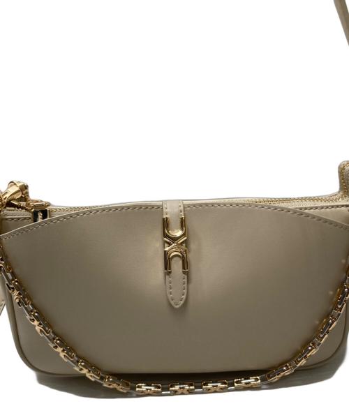 CHARLES & KEITH（チャールズアンドキース）CHARLES & KEITH (チャールズアンドキース) メタリックアクセント チェーンハンドルショルダーバッグ ベージュ サイズ:FREEの古着・服飾アイテム