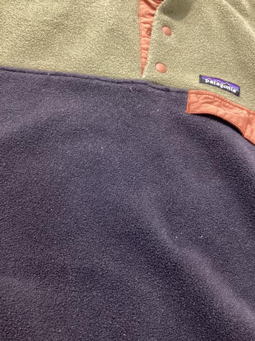 Patagonia（パタゴニア）Patagonia (パタゴニア) ライトウェイトシンチラ スナップT グリーン×グレー サイズ:xsの古着・服飾アイテム