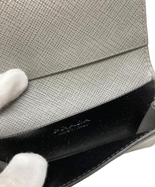 PRADA（プラダ）PRADA (プラダ) サフィアーノレザー 名刺入れ グレーの古着・服飾アイテム