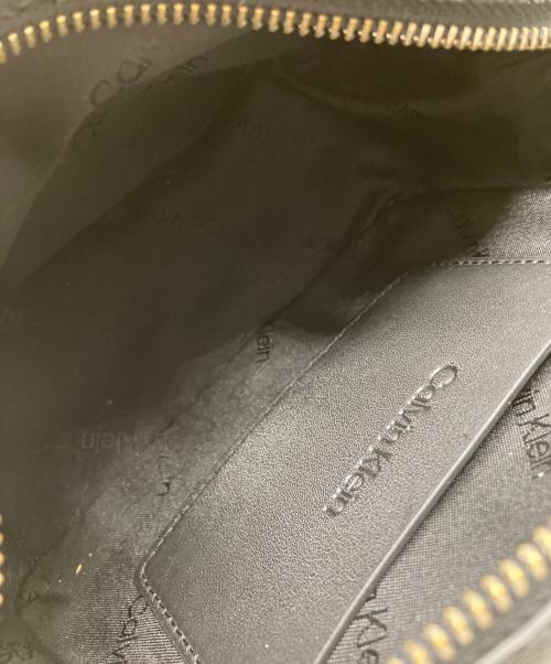 Calvin Klein（カルバンクライン）Calvin Klein (カルバンクライン) Must Camera Bag ブラックの古着・服飾アイテム