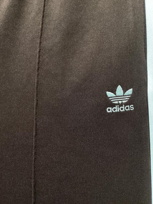 adidas（アディダス）adidas (アディダス) アディカラー クラシックス ワイドレッグパンツ ブラウン サイズ:Mの古着・服飾アイテム