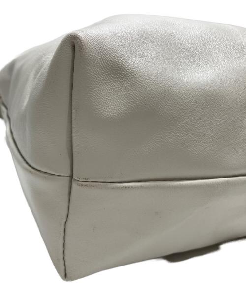 CELERI（セルリ）CELERI (セルリ) Medium Pouch クラッチ ホワイトの古着・服飾アイテム