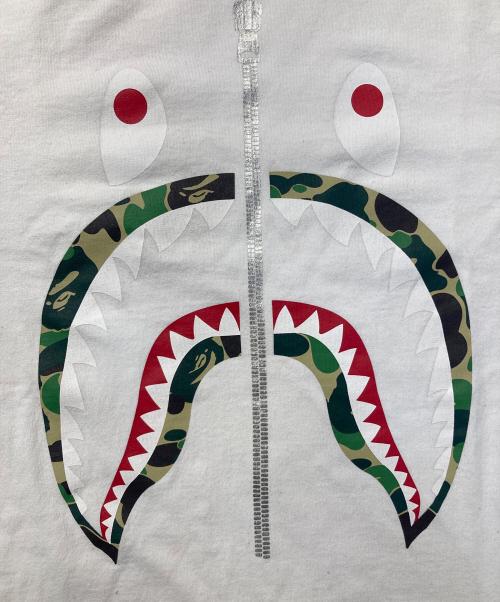A BATHING APE（アベイシングエイプ）A BATHING APE (アベイシングエイプ) プリントTシャツ ホワイト サイズ:Mの古着・服飾アイテム