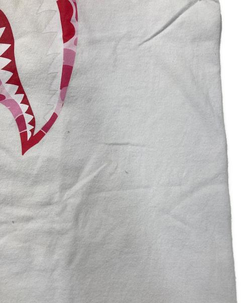 A BATHING APE（アベイシングエイプ）A BATHING APE (アベイシングエイプ) プリントTシャツ ホワイト サイズ:Lの古着・服飾アイテム