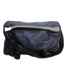 Patagonia（パタゴニア）の古着「ハーフマスメッセンジャーバッグ」｜グレー
