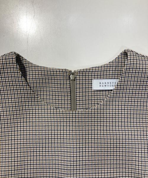 BARNEYS NEWYORK（バーニーズ・ニューヨーク）BARNEYS NEWYORK (バーニーズ・ニューヨーク) 千鳥格子ノースリーブフレアワンピース ベージュ サイズ:SIZE 38の古着・服飾アイテム