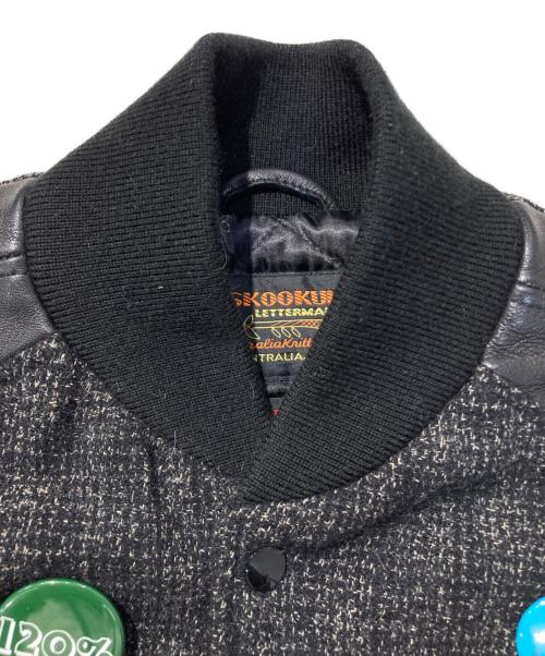 skookum（スクーカム）skookum (スクーカム) BRU NA BOINNE (ブルーナボイン) スクールカム バーシティ―ジャケット ブラック サイズ:Mの古着・服飾アイテム