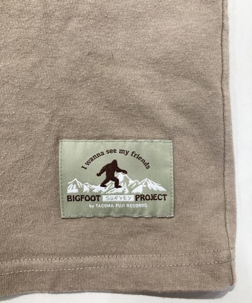 TACOMA FUJI RECORDS（タコマ フジ レコード）TACOMA FUJI RECORDS (タコマ フジ レコード) NANGA (ナンガ) BIGFOOT SURVEY PROJECT LOGO TEE ベージュ サイズ:Mの古着・服飾アイテム