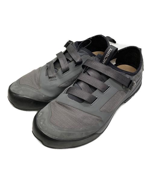 ARC'TERYX（アークテリクス）ARC'TERYX (アークテリクス) アラキス ローカットスニーカー グレー サイズ:SIZE27の古着・服飾アイテム