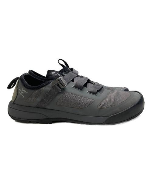 ARC'TERYX（アークテリクス）ARC'TERYX (アークテリクス) アラキス ローカットスニーカー グレー サイズ:SIZE27の古着・服飾アイテム