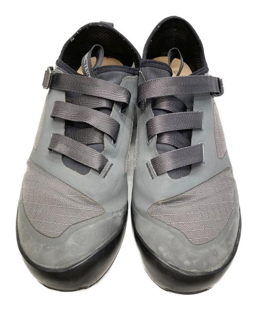 ARC'TERYX（アークテリクス）ARC'TERYX (アークテリクス) アラキス ローカットスニーカー グレー サイズ:SIZE27の古着・服飾アイテム