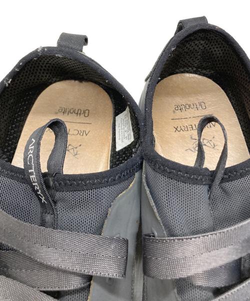 ARC'TERYX（アークテリクス）ARC'TERYX (アークテリクス) アラキス ローカットスニーカー グレー サイズ:SIZE27の古着・服飾アイテム