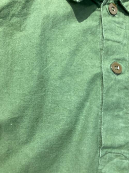 Swedish Army（スウェーデン軍）SWEDISH ARMY (スウェーデン軍) M55スリーピングシャツ カーキ サイズ:39の古着・服飾アイテム