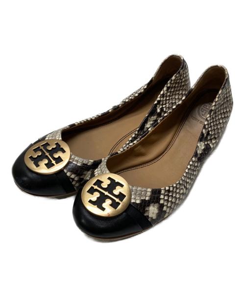 TORY BURCH（トリーバーチ）TORY BURCH (トリーバーチ) MINNIE CAP-BALLET STAMPED SNAKE PRINTED LEATHER ホワイト×ブラック サイズ:6　1/2の古着・服飾アイテム