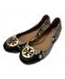 TORY BURCH（トリーバーチ）の古着「MINNIE CAP-BALLET STAMPED SNAKE PRINTED LEATHER」｜ホワイト×ブラック