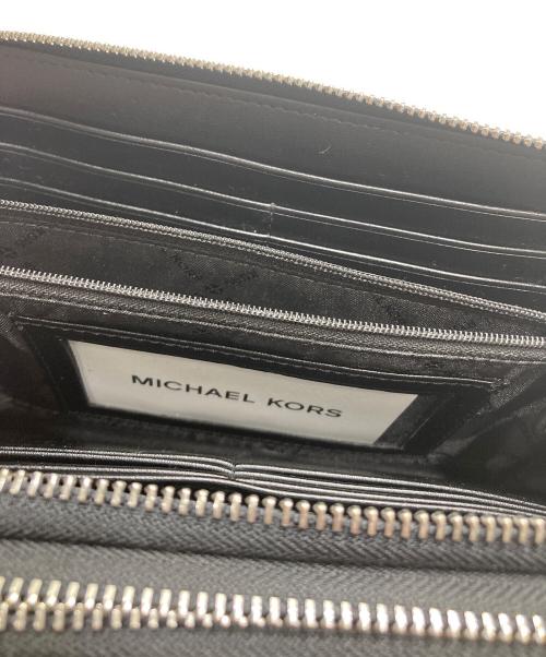 MICHAEL KORS（マイケルコース）MICHAEL KORS (マイケルコース) ダルジップウォレット グレーの古着・服飾アイテム