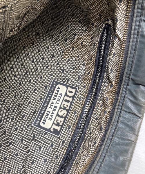 DIESEL（ディーゼル）DIESEL (ディーゼル) メタルロゴハンドバッグ カーキの古着・服飾アイテム