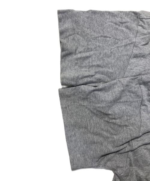 PLAY COMME des GARCONS（プレイコムデギャルソン）PLAY COMME des GARCONS (プレイコムデギャルソン) Tシャツ グレー サイズ:Mの古着・服飾アイテム