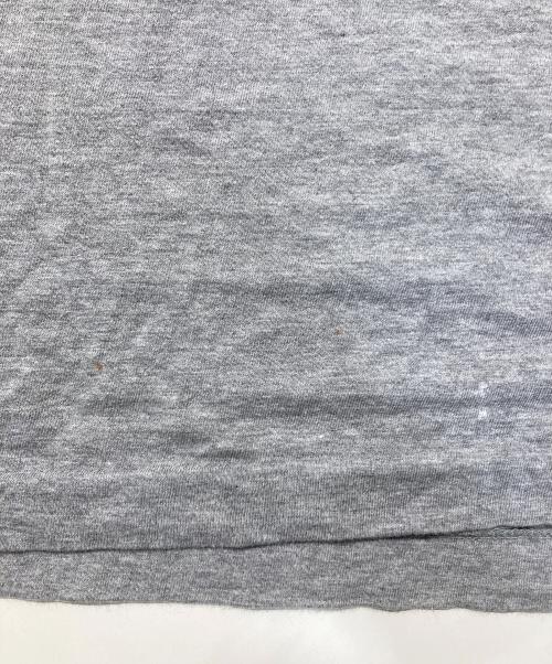 PLAY COMME des GARCONS（プレイコムデギャルソン）PLAY COMME des GARCONS (プレイコムデギャルソン) Tシャツ グレー サイズ:Mの古着・服飾アイテム