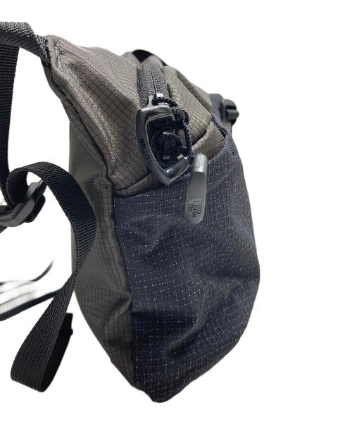 THE NORTH FACE（ザ ノース フェイス）THE NORTH FACE (ザ ノース フェイス) ファクター3ショルダーバッグ グレーの古着・服飾アイテム