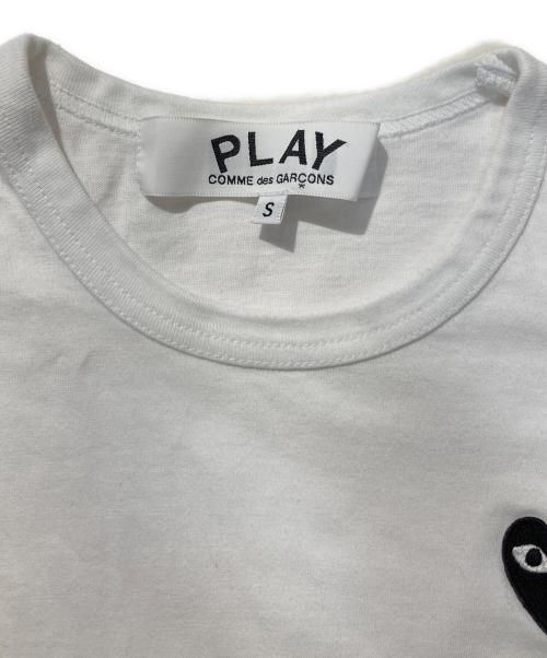 PLAY COMME des GARCONS（プレイコムデギャルソン）PLAY COMME des GARCONS (プレイコムデギャルソン) 刺繍ロゴTシャツ ホワイト サイズ:Sの古着・服飾アイテム