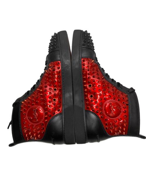 Christian Louboutin（クリスチャン・ルブタン）Christian Louboutin (クリスチャン・ルブタン) METAL PATENT SPIKERS ブラック×レッド サイズ:40 1/2の古着・服飾アイテム