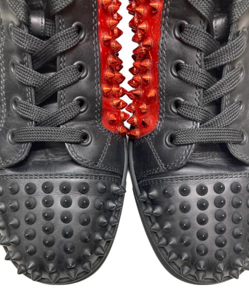 Christian Louboutin（クリスチャン・ルブタン）Christian Louboutin (クリスチャン・ルブタン) METAL PATENT SPIKERS ブラック×レッド サイズ:40 1/2の古着・服飾アイテム
