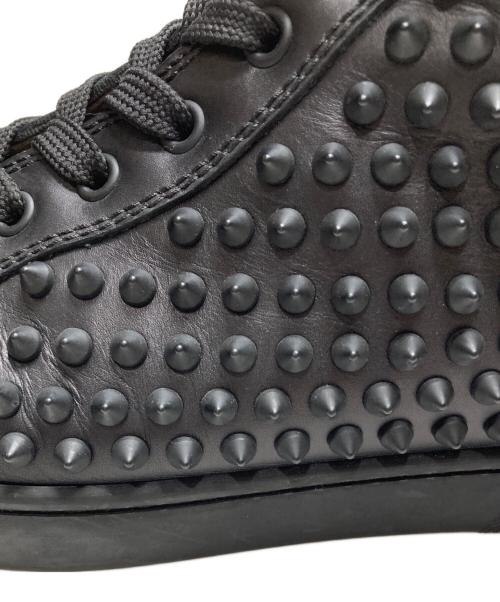 Christian Louboutin（クリスチャン・ルブタン）Christian Louboutin (クリスチャン・ルブタン) METAL PATENT SPIKERS ブラック×レッド サイズ:40 1/2の古着・服飾アイテム