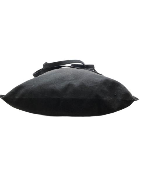 MM6 Maison Margiela（エムエムシックスメゾンマルジェラ）MM6 Maison Margiela (エムエムシックスメゾンマルジェラ) INSIDEOUT LOGO BERLIN BAG グレーの古着・服飾アイテム