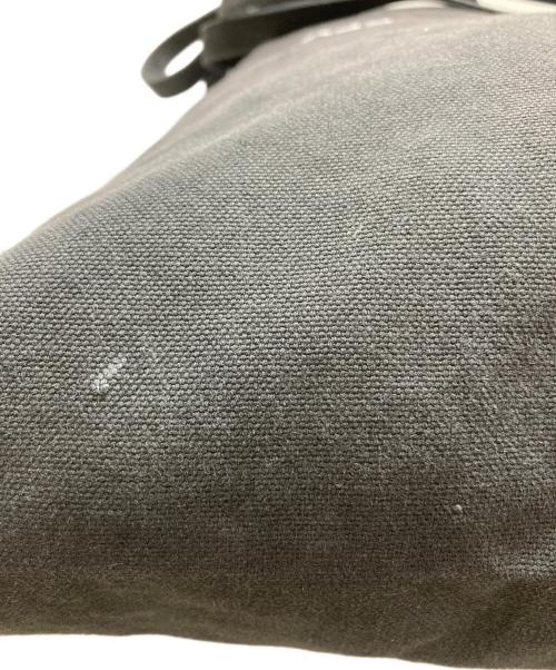 MM6 Maison Margiela（エムエムシックスメゾンマルジェラ）MM6 Maison Margiela (エムエムシックスメゾンマルジェラ) INSIDEOUT LOGO BERLIN BAG グレーの古着・服飾アイテム